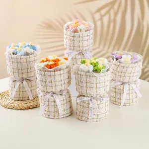 Ramo de flores de lana de ganchillo hecho a mano en tweed, regalo perfecto para amigos y profes.