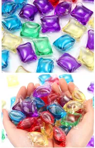 Capsules de détergent à lessive concentrées avec parfum longue durée et nettoyage.