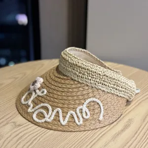 Damen Sommer geflochtener leerer Oberteil Sonnenhut Stroh Strandhut mit Blume Stickerei.