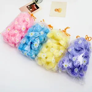 Billes parfumées colorées pour le linge dans des sacs transparents pour une fraîcheur durable.