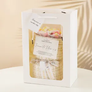 Ramo de flores de ganchillo hecho a mano en bolsa de regalo, regalo elegante estilo tweed