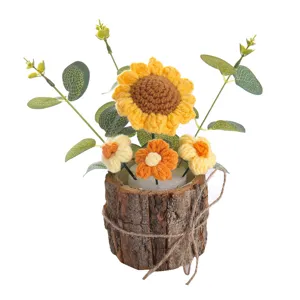 Handgemaakte gehaakte zonnebloem potplant, schattige gebreide bloemenboeket kantoor tafel decor.
