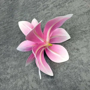 Dettaglio testa di fiore artificiale, stampa 3D sfumatura rosa per artigianato fai da te.