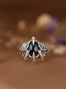 Vintage gothic silver ring with black stone claw design for cool hiphop style ring.