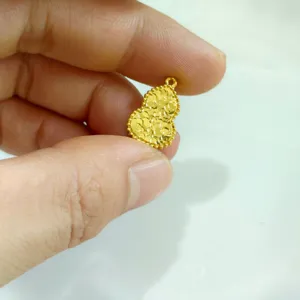 Exquisite Vietnamese gold-plated vintage gourd pendant necklace, elegant and auspicious jewelry accessory.