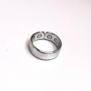 Detail view of the adjustable magnetic ring showing internal embedded magnets clearly.