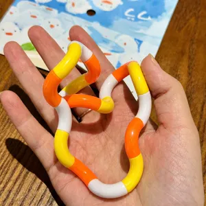 Meerkleurig draaibaar decompressiespeelgoed flexibele hand fidget zintuiglijke puzzel detail