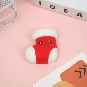 Joli jouet squishy chaussette de Noël, rebond lent anti-stress belle vue de détail.