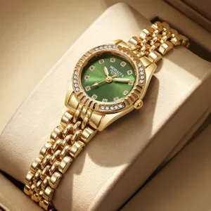 Reloj de cuarzo para mujer de acero inoxidable dorado con esfera verde y bisel de estrás.