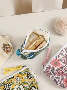 Mini porte-monnaie de maquillage en coton à fleurs vintage avec fermeture éclair chic.