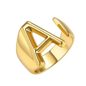 Gouden dikke letter A ring open verstelbare mode sieraden detailweergave groothandel