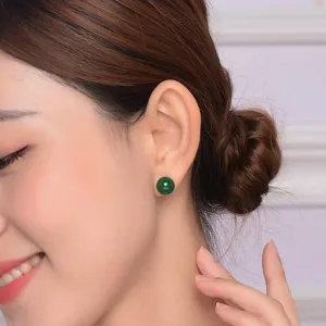 Elegant green stone round stud earrings for women, simple and classic daily fashion jewelry.