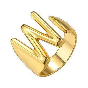 Gouden verstelbare open ring met een stijlvol letterontwerp, chique mode sieraden.