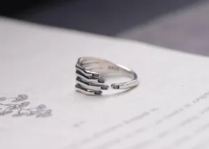 Vintage 925 sterling silver hand shaped open ring, artistic retro adjustable jewelry for women.