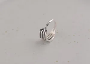 Silver open ring with unique finger design, retro literary style vintage fashion jewelry.