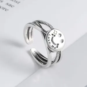 Retro silver smiley face open ring for women, trendy adjustable vintage aesthetic band jewelry.