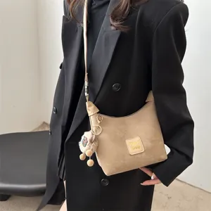 Sac à Bandoulière Minimaliste en Cuir PU Plissé pour Femmes Grande Capacité Sac Hobo Urbain Avec Pendentif Sacoche Unie
