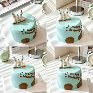 Ensemble de déco de gâteau canard mignon avec chapeaux bleus et cravates, idéal anniversaire.