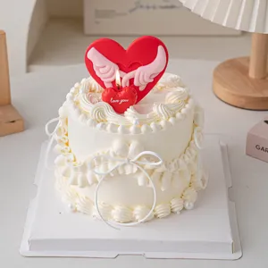 Romantische Valentinstag Torte Deko Herz Händchenhalten Figur mit Love You Kerze für Paar