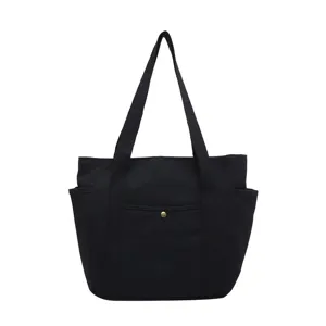 Grande borsa shopper in tela nera per il lavoro quotidiano, l'ufficio e la scuola. Vista fronte.