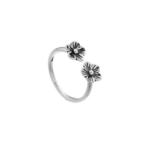 Zilveren open ring met twee bloemhangers, verstelbare vintage stijl paar sieraden.