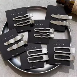 Ensemble de pinces à cheveux en métal minimaliste, pinces à bec de canard élégantes pour femme.