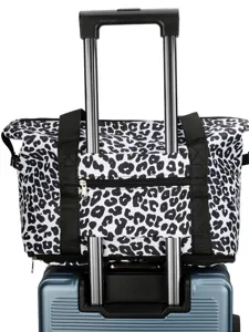 Bolso de viaje de leopardo en blanco y negro con funda para carrito y compartimento.
