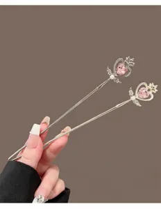 Bacchetta magica giapponese graziosa forcina per capelli con cuore di cristallo rosa e corona.