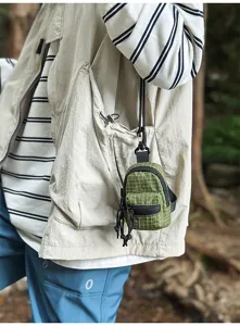 Mini borsetta a tracolla da uomo, borsellino alla moda per cuffie e monete con cinghia resistente.