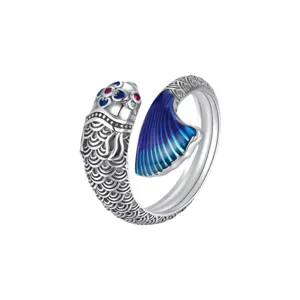 Anillo de carpa koi de plata con esmalte azul y cristales, anillo ajustable para mujer.