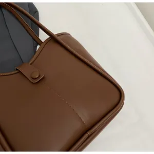 Borsa tote marrone retrò in pelle, grande capacità, elegante borsa a spalla da viaggio.