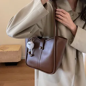 Borsa tote marrone in pelle retro, grande borsa a spalla di grande capacita per lavoro e stile.