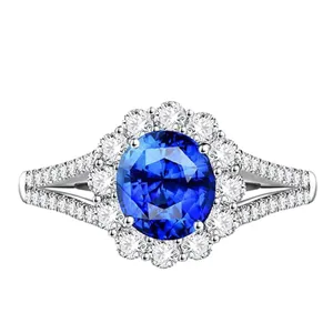 Elegante ovale blauwe saffier halo ring met sprankelende pavé gesplitste schacht voor dames