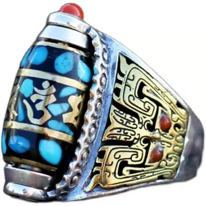Bague vintage style tibétain avec incrustation de turquoise et symboles de mantra.