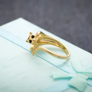 Goldfarbener Katzenring mit funkelnden schwarzen Augen, süßer verstellbarer offener Ring.