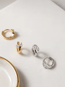 Orecchini a cerchio doppio diamante in argento S925, design incrociato molto elegante.
