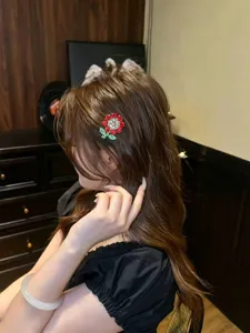 Pince a cheveux tournesol strass brillante epingle florale en cristal pour coiffure elegante.