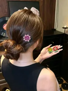 Pince à cheveux fleur strass brillante, élégante barrette latérale et accessoire pour femmes.