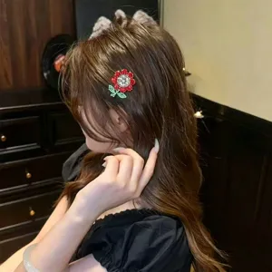 Pince à cheveux tournesol en strass pour femme, élégante barrette latérale brillante pour l'été.