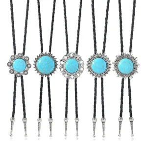 Vintage turquoise bolo tie set met zwarte gevlochten koorden en zilveren bloem hangers.