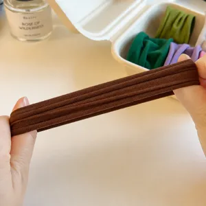 Bandeau de cheveux élastique large pour femmes, attache cheveux extensible résistante et pratique.