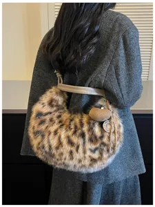Sac a epaule en peluche imprime leopard automne hiver femme sac cabas duveteux chic