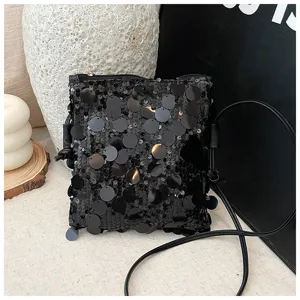 Elegante schwarze Pailletten Umhängetasche für Damen, glänzende Mini Schultertasche chic.