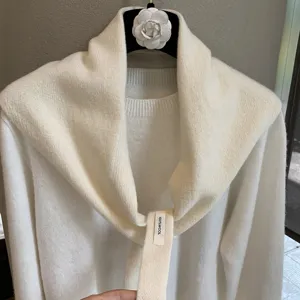 Soft knitted knotted small shawl for women, autumn stylish layering fake collar scarf.
