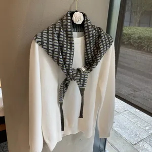 Retro plaid knitted shawl autumn winter versatile false collar knotted triangle scarf