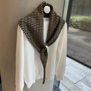 Knitted patterned shawl scarf triangle scarf vintage style outer wear winter fashion accessory