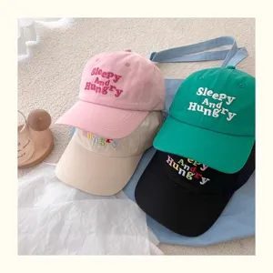 Süße bestickte Baseballkappe für Damen, lässige Sonnenmütze mit Buchstaben, stylische Streetwear.