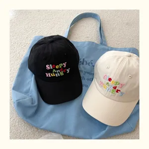 Lässige bestickte Baseballkappe für Paare, stylischer Sommersonnenhut mit süßen Buchstaben.