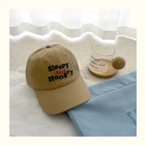 Ins Stil japanische Sommer beige Baseballkappe mit süßer Stickerei für Freizeit und Alltag.