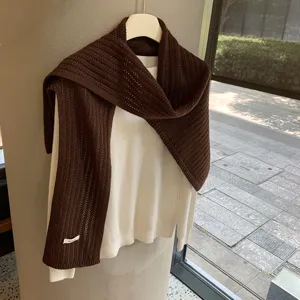 Bufanda chal de punto marrón oscuro liso versátil lana invierno cálido cuello protección.